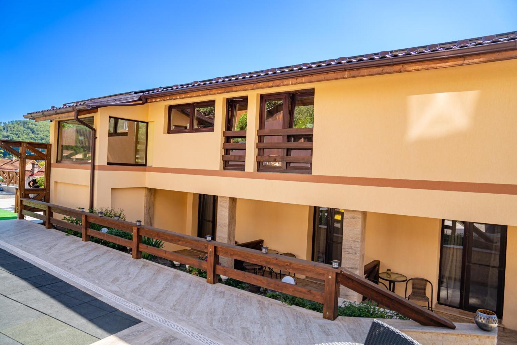 Отель Casa Clim Анина Экстерьер фото