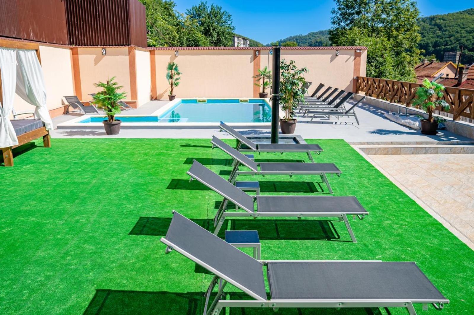 Отель Casa Clim Анина Экстерьер фото